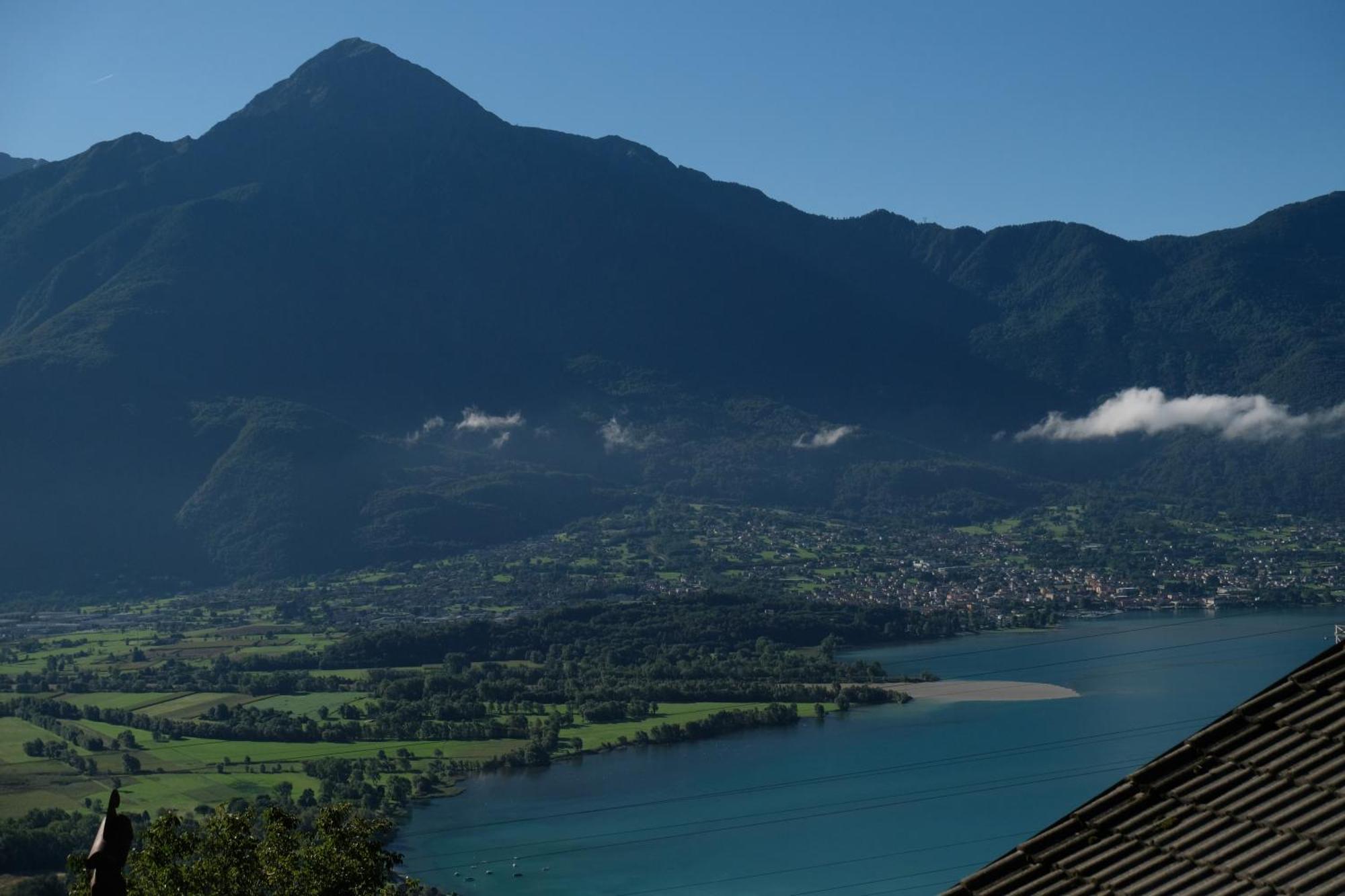 Appartamenti Montemezzo Le Case In Pietra Сорико Экстерьер фото