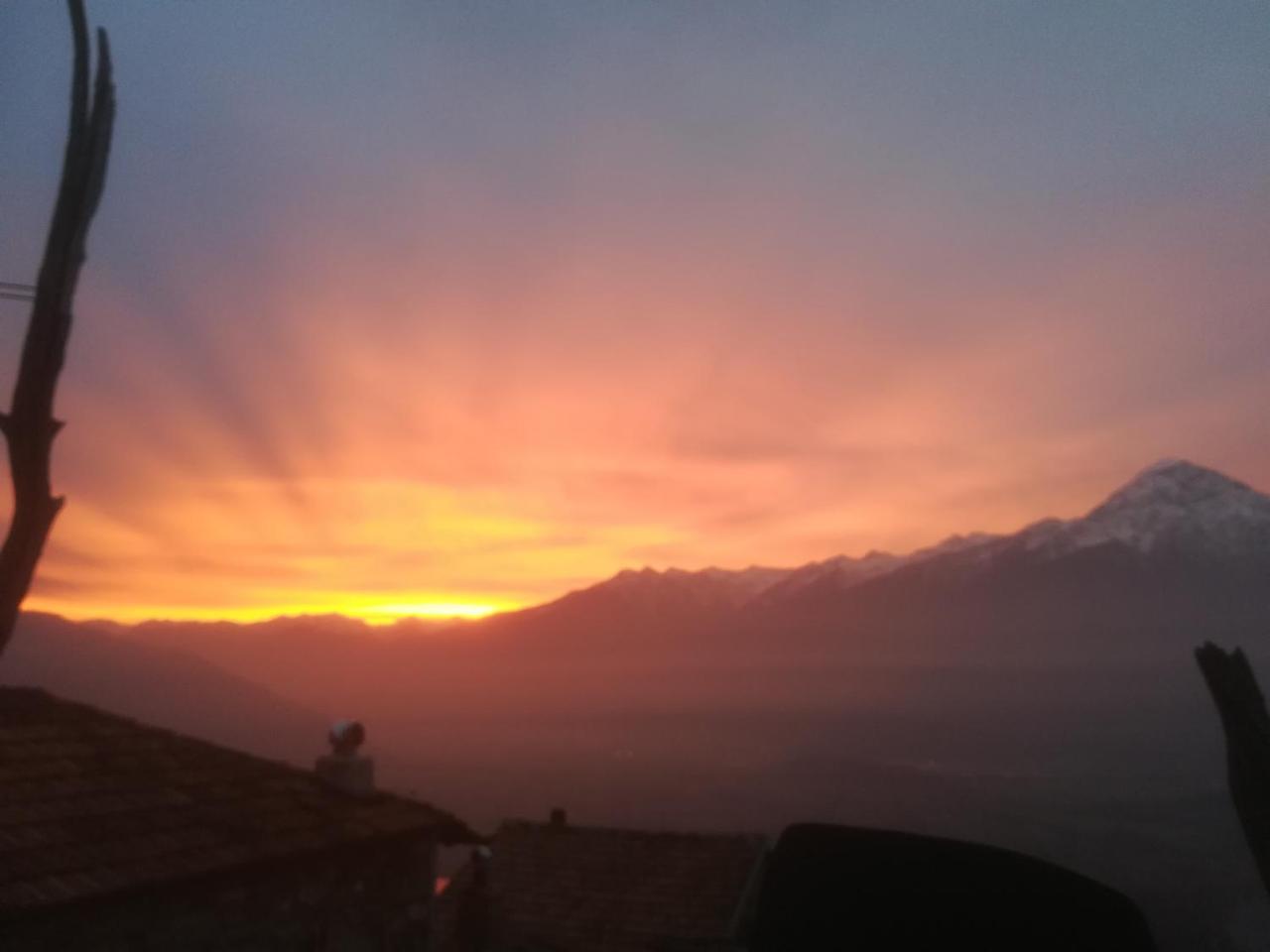 Appartamenti Montemezzo Le Case In Pietra Сорико Экстерьер фото