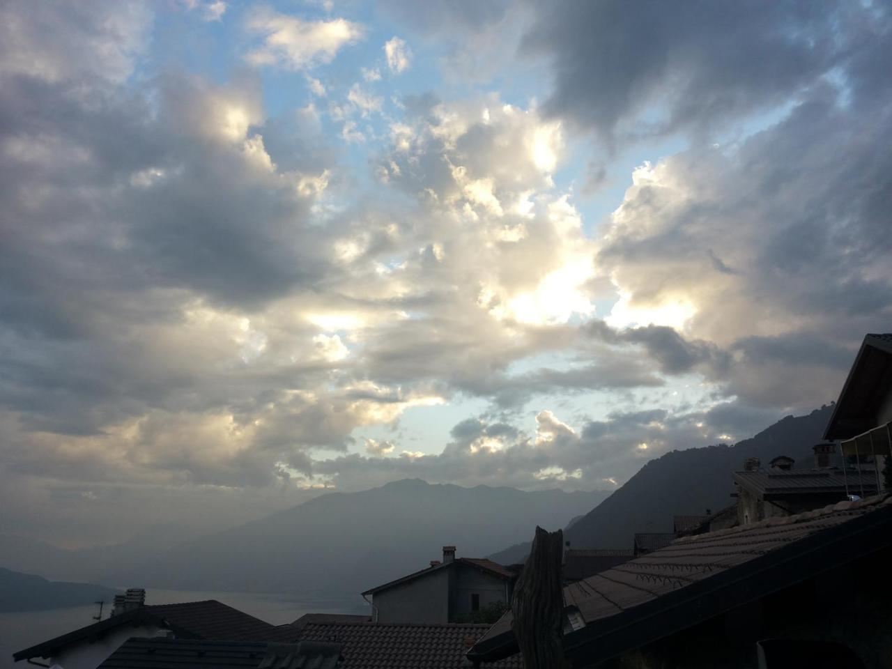 Appartamenti Montemezzo Le Case In Pietra Сорико Экстерьер фото